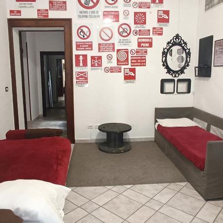 Casa Vacanze Completa Di Tutto E Anche Di Piu Ліворно Екстер'єр фото